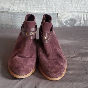 Clarks size 8 purple suede bootie